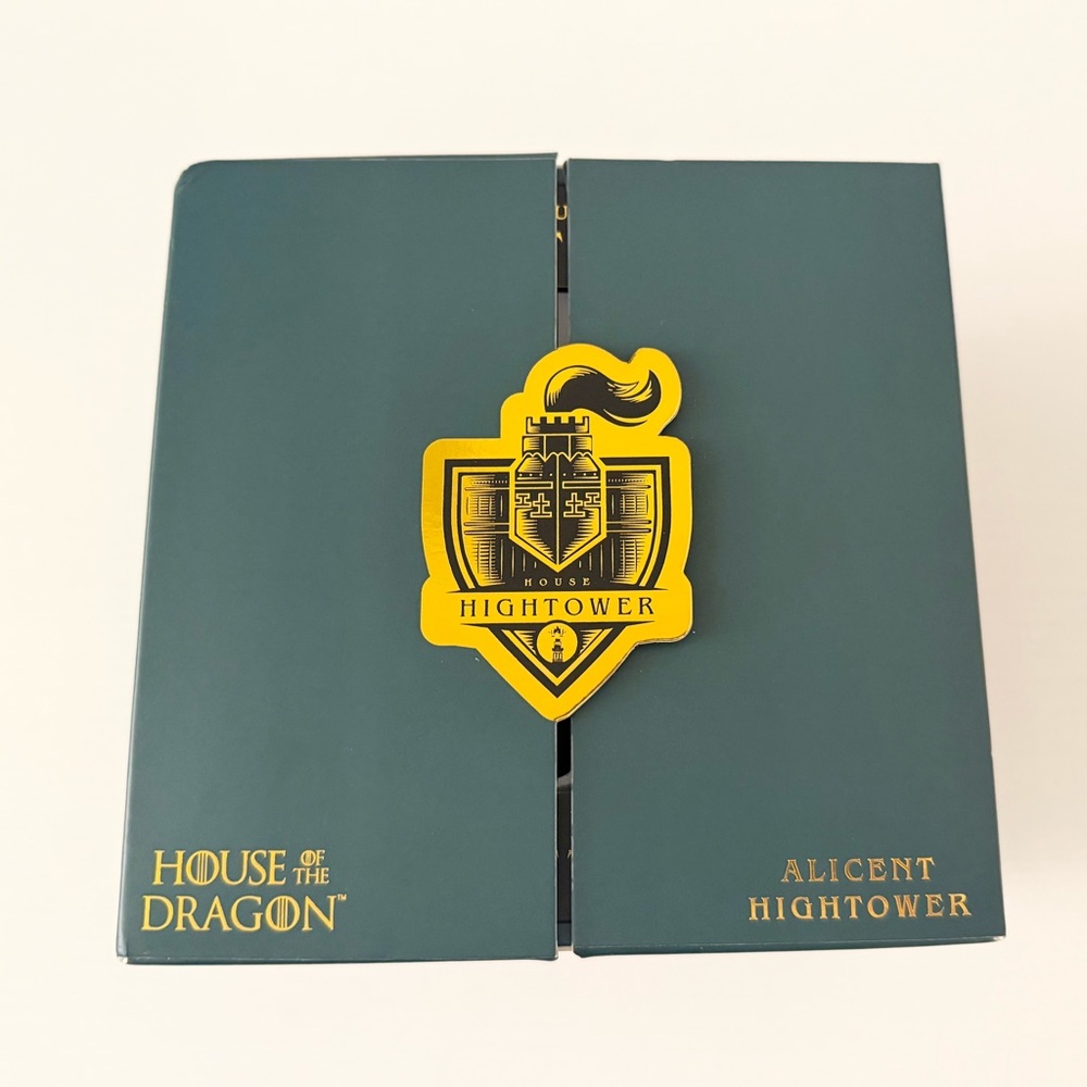 house of the dragon game of thrones alicent hightower official collectors box